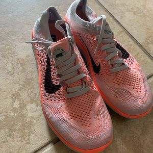 Nike Free FLYKNIT size 8 EXCELLENT CONDITION